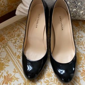 Anne Taylor,black pattern pumps, good condition, size 6 fits like 6.5.